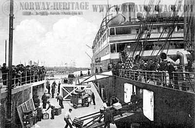 Pennsylvania class steamer embarking passengers, Hamburg America Line