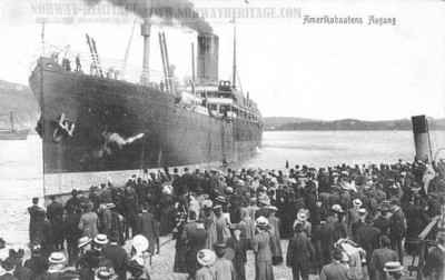 S/S Oscar II of the Scandinavian America Line departing Christiania with emigrants