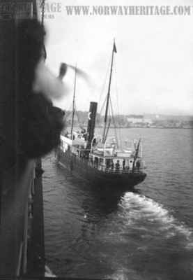 The feeder-ship departing the S/S United States outside Christiansand on a voyage in July 1913