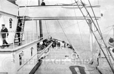 Baltic (2) - the forward deck with steerage passengers and in the foreground part of the bridge house with two sailors and the actual bridge with captain Edward J. Smith overlooking the deck in 1905