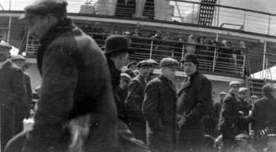 Passengers on the aft of the S/S Mauretania