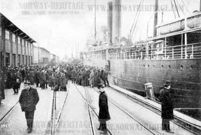 Emigrants boarding the S/S Calypso at Gothenburg