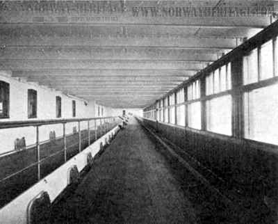 Aquitania promenade deck
