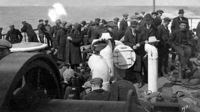 Passengers on the aft of the S/S Mauretania